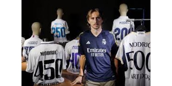 Modrić heeft een driejarig contract gekregen met een jaarsalaris van 120 miljoen